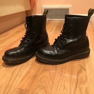 Doc marten boots in black